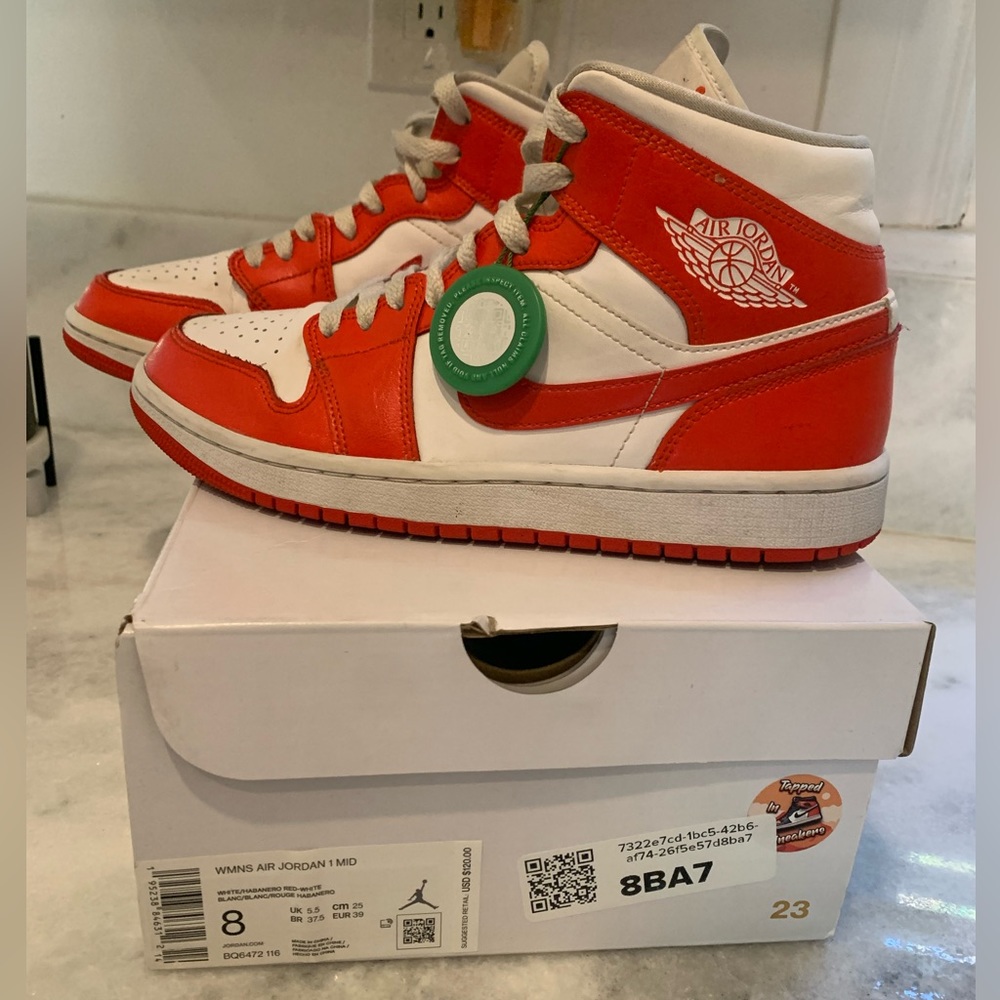 Nike Air Jordan 1 mid. Womens 8 Authentic